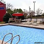 Quality Suites Atlanta Airport East 