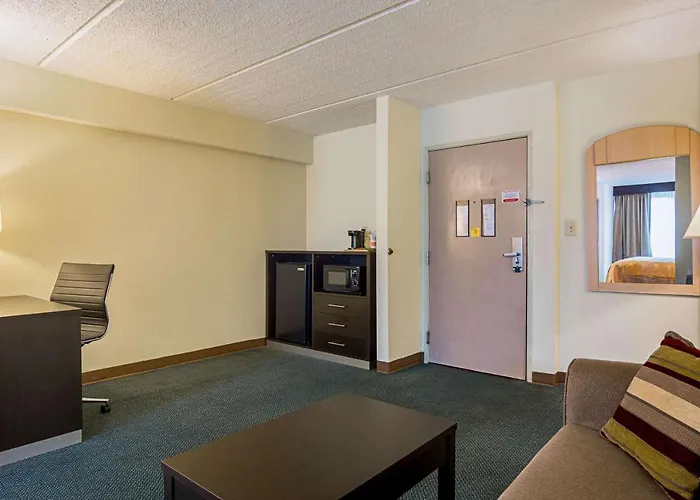 Quality Suites Atlanta Airport East