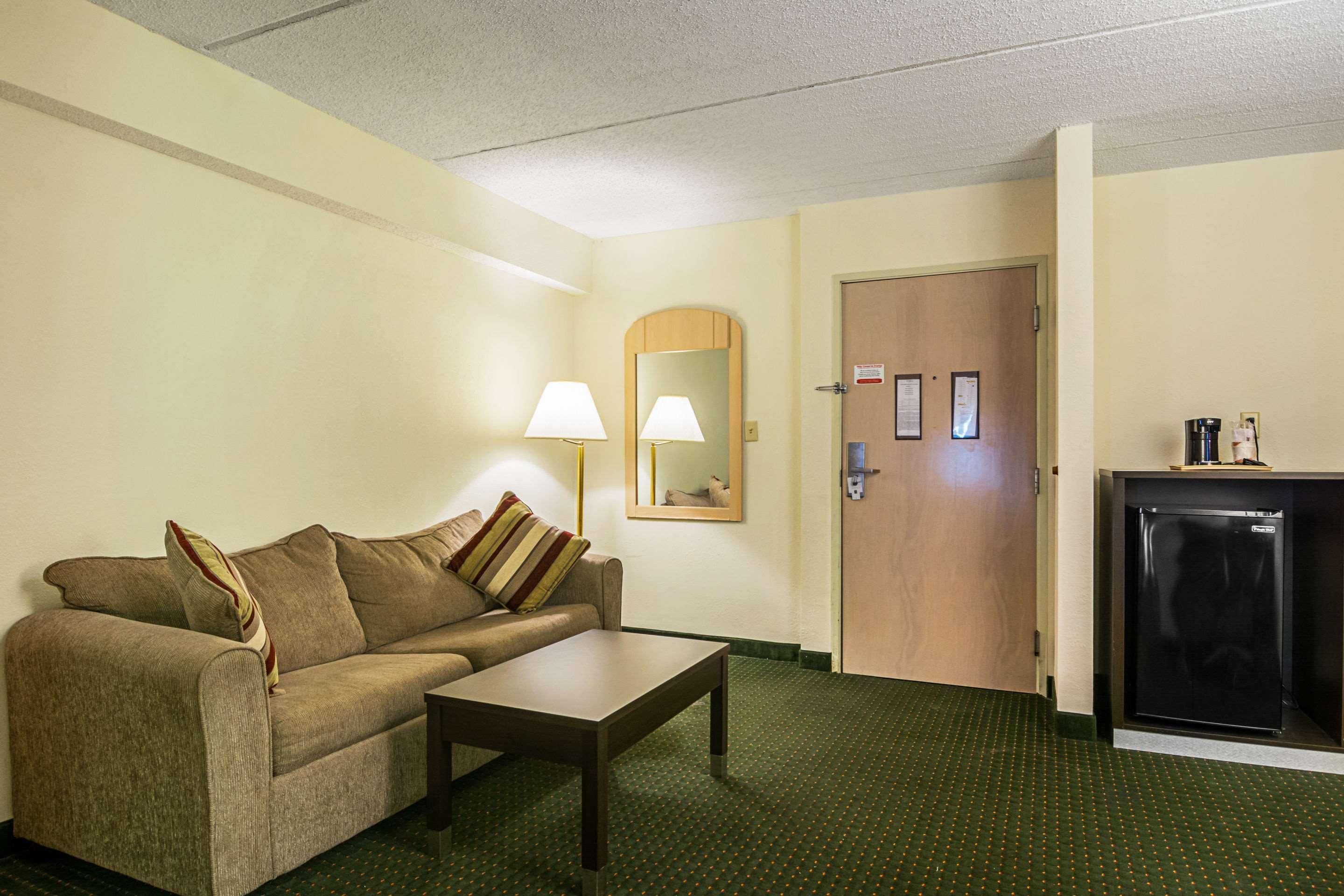 Quality Atlanta Airport East 2* Forest Park