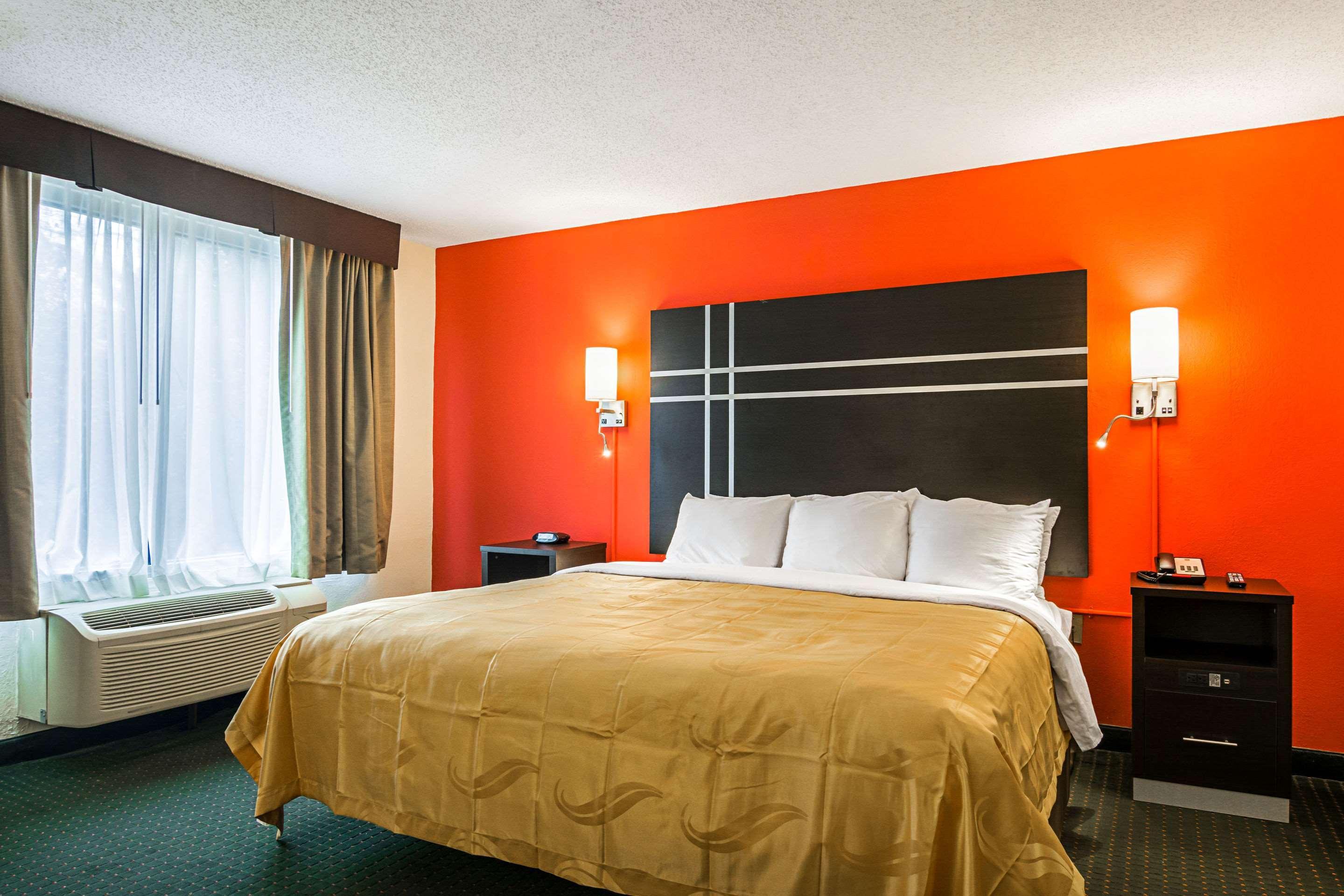 Quality Atlanta Airport East Hotel 2*